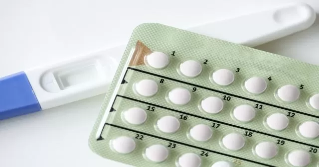 Progesteron, kadınları kabaca hamileliğe hazırlayan ve doğurganlık çağındaki sağlıklı bir kadında yumurtalıklardan her ay döngüler halinde salınan bir hormondur. Progesteron, adet döngüsünün ortasında bir yumurta salındığında