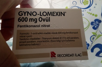 Ovül olarak hazırlanan ilaç başparmak ve işaret parmağı ile tutularak vajinaya yerleştirilmelidir. Bu işlemden sonra kişi yarım saat kadar kalkmamalıdır. Gyno Lomexin fitillerini kullanmak için en iyi zaman yatmadan hemen önc